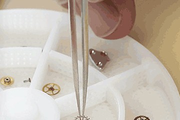 西安欧米茄手表机芯洗油
